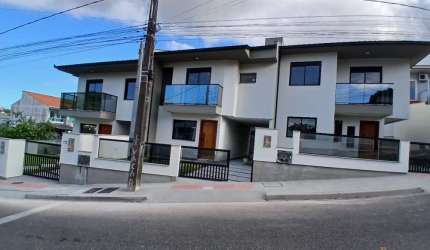 Sobrado a venda em São José/SC
