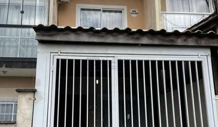 Sobrado à venda em Joinville, Costa e Silva, com 2 quartos, com 63 m²