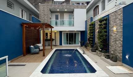 Sobrado totalmente reformado com fino acabamento, piscina e churrasqueira