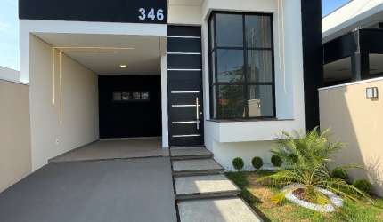 Belíssima casa com 3 dormitórios em condomínio de Tatuí