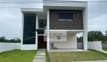 Conheça esta espetacular casa à venda em uma localização diferenciada entre Jurerê e Canasvieiras!