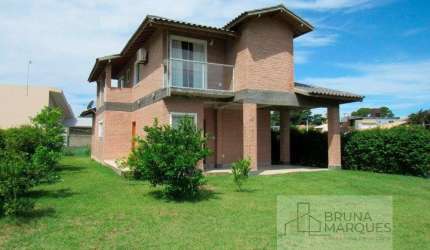 Linda Casa em Condomínio Fechado!