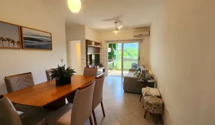 Apartamento à venda na Praia do Itaguá com varanda frente rua!