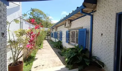 CASA À VENDA EM CONDOMÍNIO NA PRAIA DAS TONINHAS EM UBATUBA