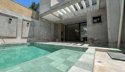 Sobrado com 242.98 m²  e 3 Suites à Venda no Jardim Canadá - Maringá