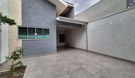 Sobrado com 194.43 m² e 3 Quartos à Venda no Jardim Paris III - Maringá