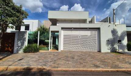 Sobrado à venda em Maringá, Jardim Guaporé, com 4 suítes, com 383.88 m²