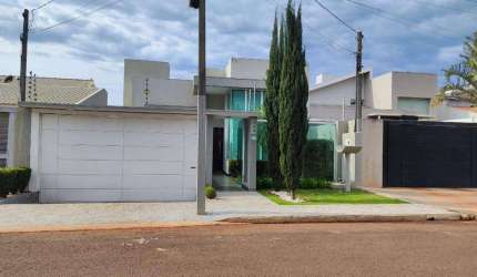 Sobrado à venda em Campo Mourão, Jardim Flora, com 3 suítes, com 300.18 m²