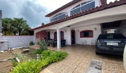 Sobrado para Venda em Itanhaém, Balneário Gaivota, 5 dormitórios, 2 suítes, 4 banheiros, 2 vagas
