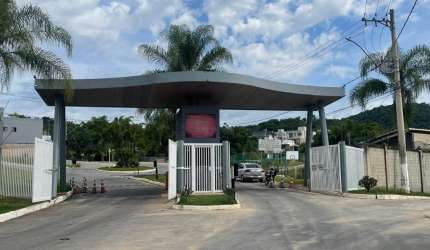 LINDA CASA NO CONDOMÍNIO ESTÂNCIA DOS LAGOS - SANTA LUIZA-MG