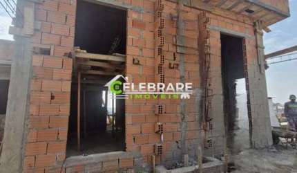 EXCELENTE CASA EM COLOMBO! 03 QUARTOS, SACADA, BEM LOCALIZADA