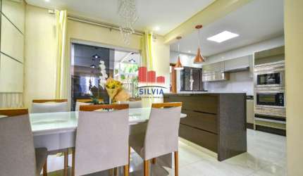 Triplex Alto Padrão com  174 m² construídos, 3 qtos, suíte, closet e móveis planejados - Neoville