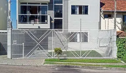 Belíssima residência de 3 quartos, sendo 1 suite no Campo Comprido.