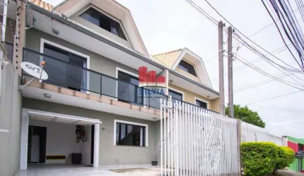 Lindo Sobrado Triplex com 123m², 3 quartos, 2 vagas de garagem, na melhor região do Capão Raso.