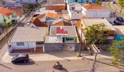 Casa averbada a 20m da Pedro Gusso na Cidade Industrial