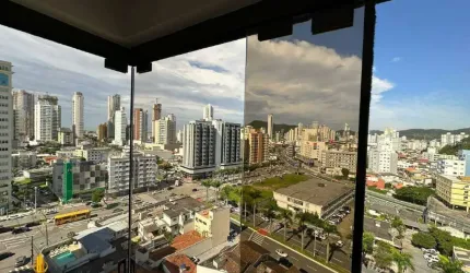Apartamento a venda no Edificío Reino Unido localizado no Centro de Itajaí.