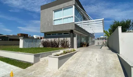 Casa alto padrão a venda no Bairro Areias em Camboriú.