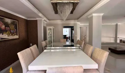 Casa à venda no Condomínio Vila Rica localizada em Balneário Camboriú
