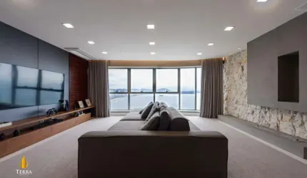 Apartamento finamente mobiliado e decorado no Yachthouse localizado na Barra Sul em Balneário Camboriú.