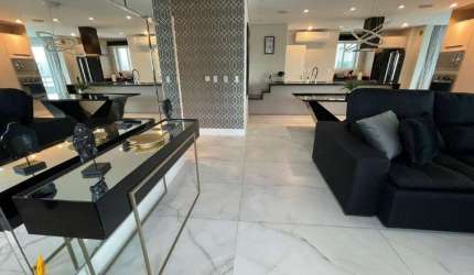 Apartamento à venda no Barra Tower no Centro em Balneário Camboriú.
