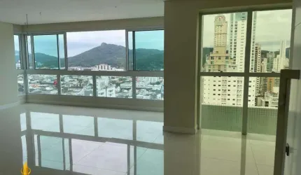 Apartamento de alto padrão à venda no Edificío Puerto Velero no Centro de Balneário Camboriú