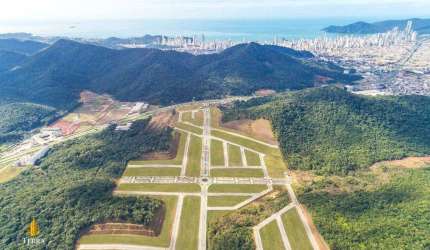 Terreno à venda no Colinas de Camboriú Village em Camboriú