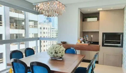 Apartamento à venda no Edifício Palm Beach, no centro de Balneário Camboriú.