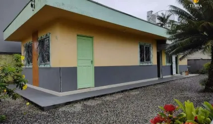 Casa a venda localizada no Bairro da Barra em Balneário Camboriú.