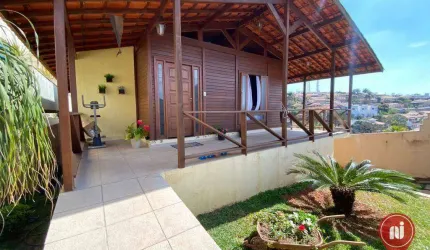 Casa com 3 dormitórios à venda, 270 m² por R$ 800.000,00 - Lourdes - Brumadinho/MG