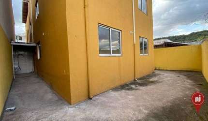 Área Privativa com 3 dormitórios para alugar, 120 m² por R$ 1.900/mês - Santa Rosa - Sarzedo/MG