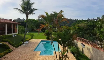Belíssima casa em condomínio fechado .
