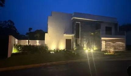 Casa luxuosa em condomínio