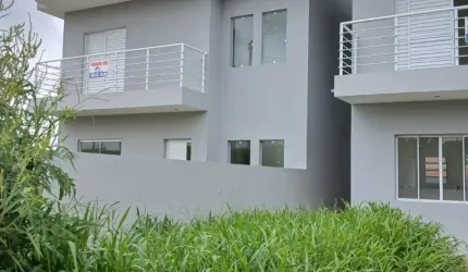 Casa nova para vender .