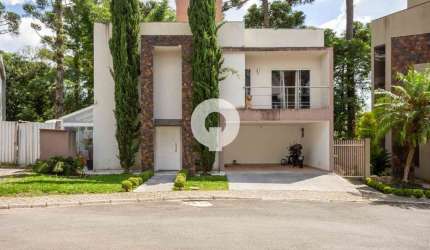 Casa ensolarada e cheia de charme no Bacacheri - 225m² em Condomínio Fechado