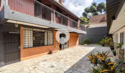 Casa versátil no Bom Retiro - Ideal para uso residencial ou comercial, com 295 m² de área construída