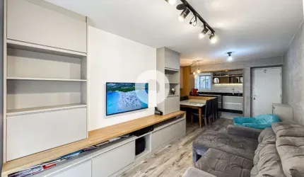 Apartamento no Cabral Reformado, Ensolarado e com 3 Dormitórios