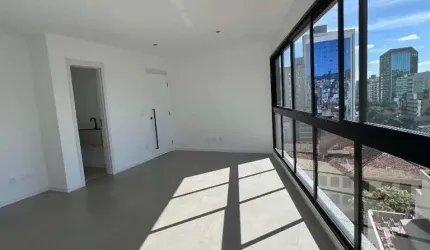 Apartamento de 3 quartos, 1 suíte, 2 semi suítes, 2 vagas á venda no São Pedro.