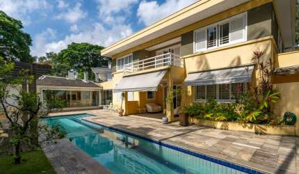 Elegante casa em condomínio para venda e locação com 5 quartos, sendo 5 suítes, 953m²