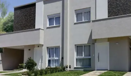 Casa para venda em Novo Mundo de 125.00m² com 3 Quartos, 1 Suite e 2 Garagens