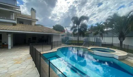 'Alugue Casa de Luxo em Condomínio - Atibaia, SP'