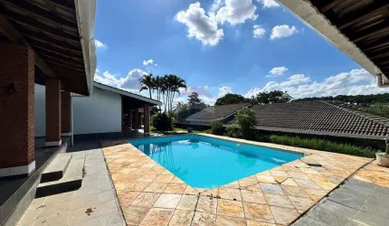 Casa térrea com 3 dormitórios, piscina e espaço gourmet para aluguel no condomínio Panorama Parque em Atibaia