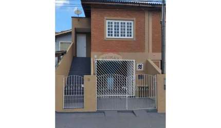 CASA CENTRO COM 3 QUARTOS SENDO UMA SUITE EM ATIBAIA