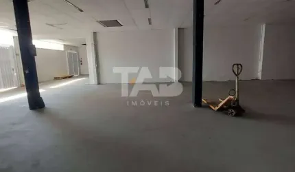 Galpão com 330m2 para locação em ótima localização