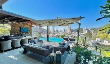 Casa para venda na Praia Brava em condomínio fechado