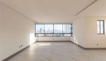 Apartamento com 3 suítes para venda no Centro de Balneário Camboriú