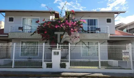 Sobrado para venda em Bombinhas