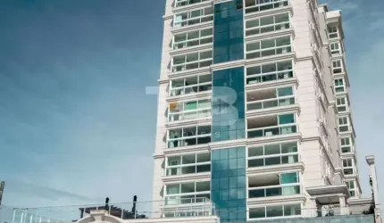 Apartamento diferenciado frente mar