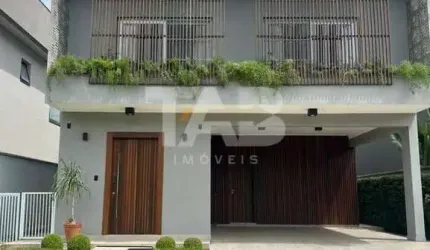 Casa de alto padrão no condomínio Caledônia à venda