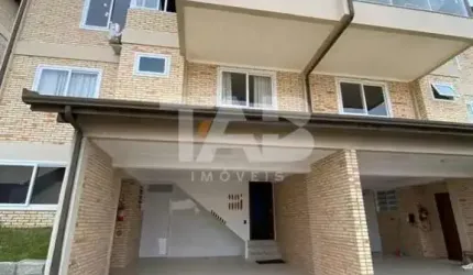 Casa à Venda no Canto da Praia em Itapema