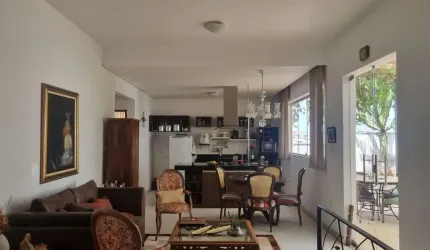 Casa com 4 quartos à venda em Contagem